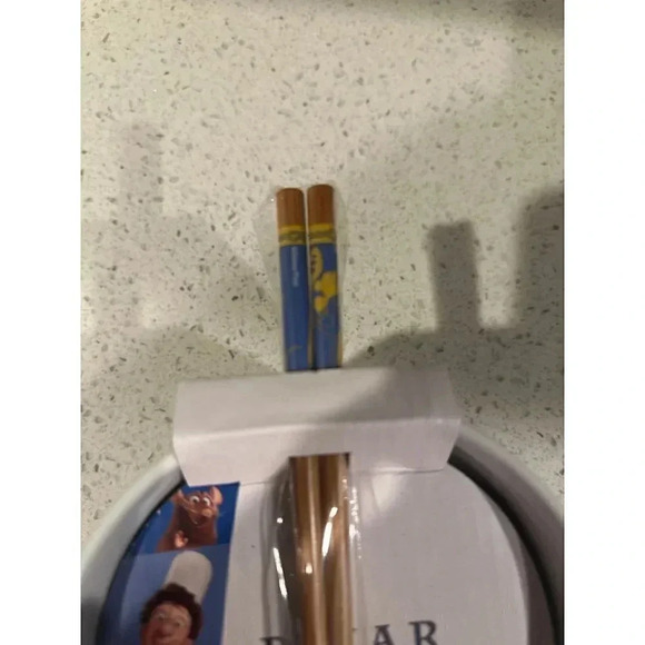 New Disney Pixar Ratatouille 20-Ounce Ceramic Ramen Bowl and Chopstick Set - Picture 5 of 5